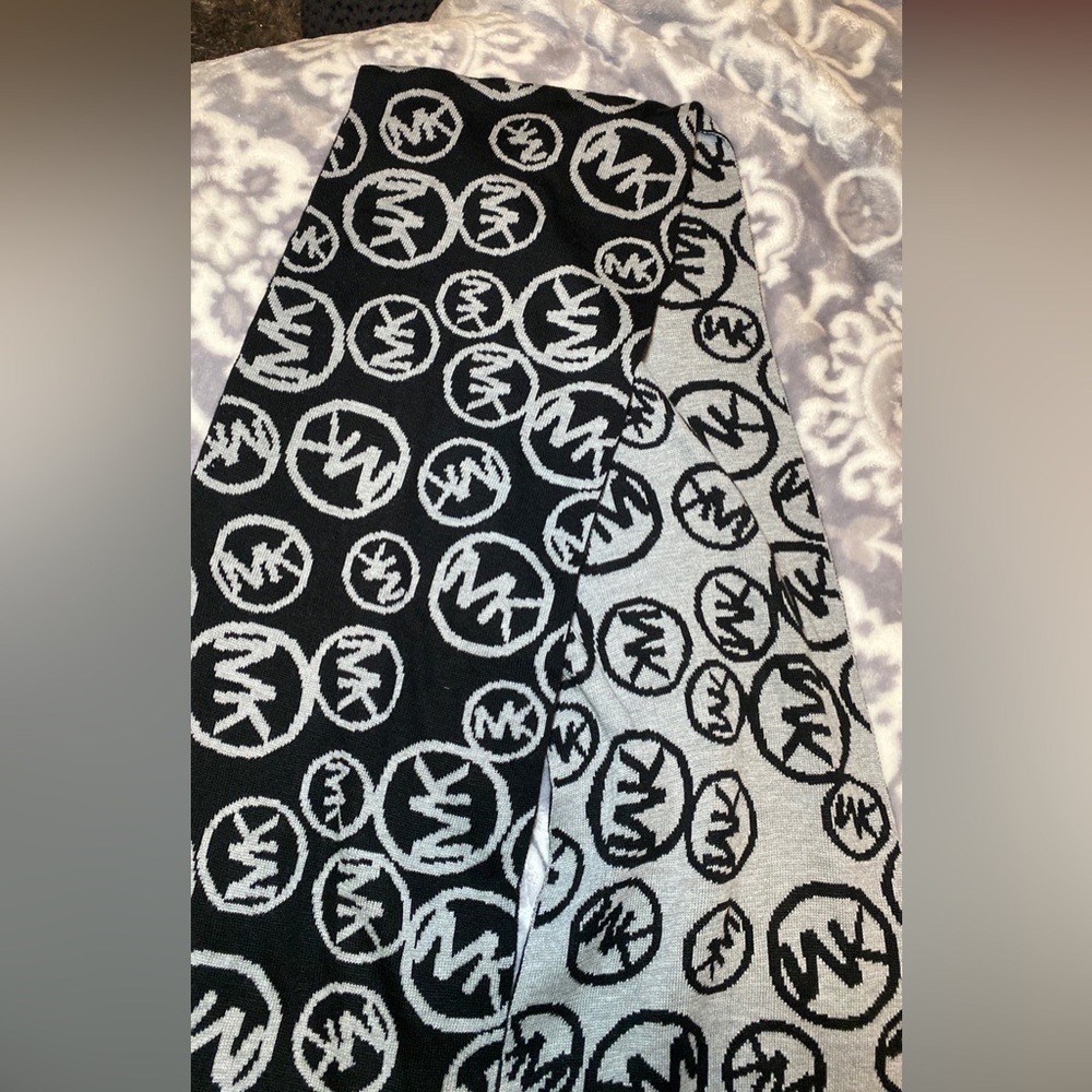 Black/Gray Reversible Michael Kors scarve